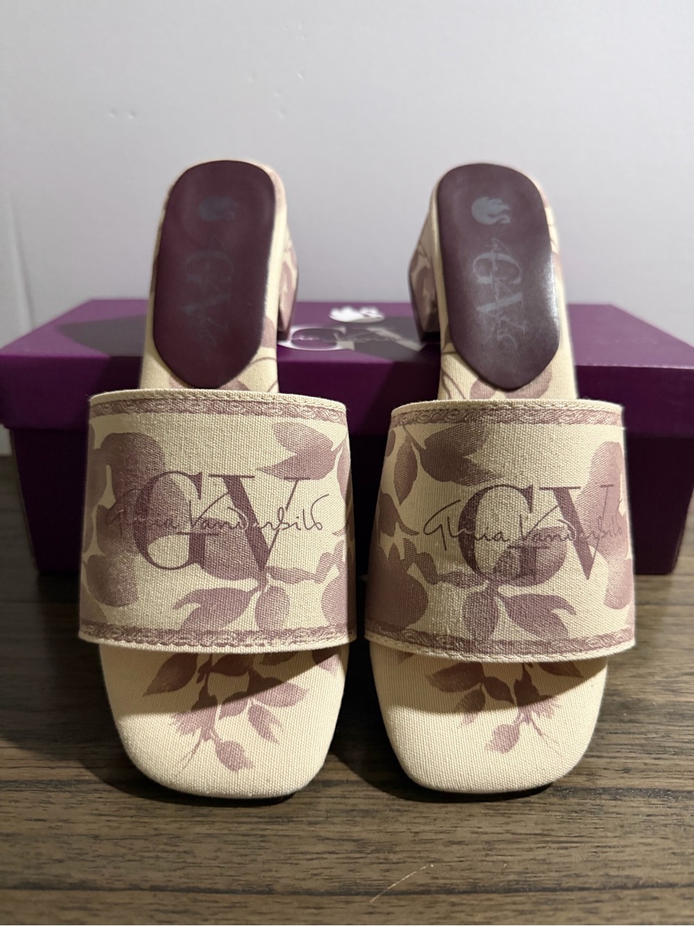 Gloria Vanderbilt Cream and Mauve Floral Slide Mules